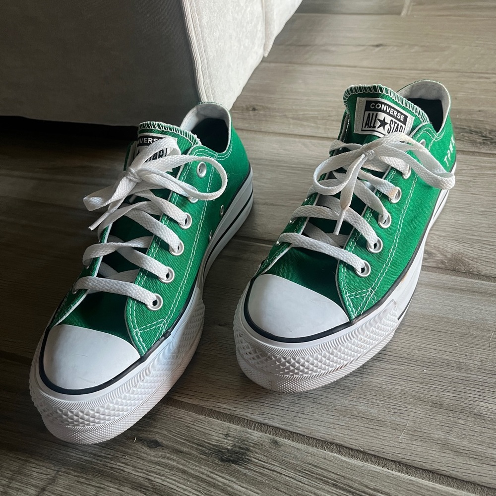 Converse Chuck Taylor Low Top Sneakers in Green and White - Picture 2 of 8